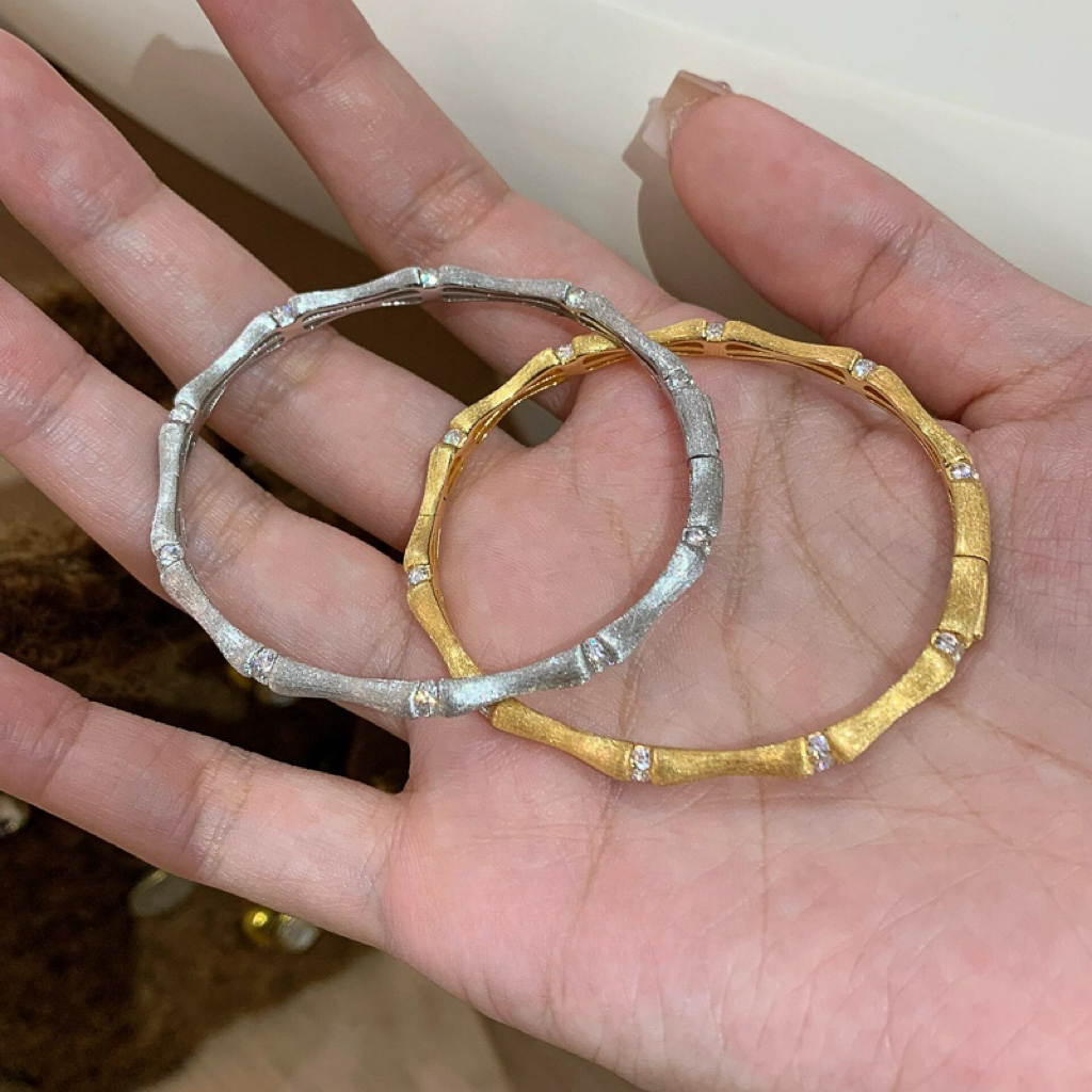 Retro Brushed Golden Bamboo Bracelet ยุคกลางประณีตหรูหรา High-End Temperament Niche Design Girlfriends Bracelet