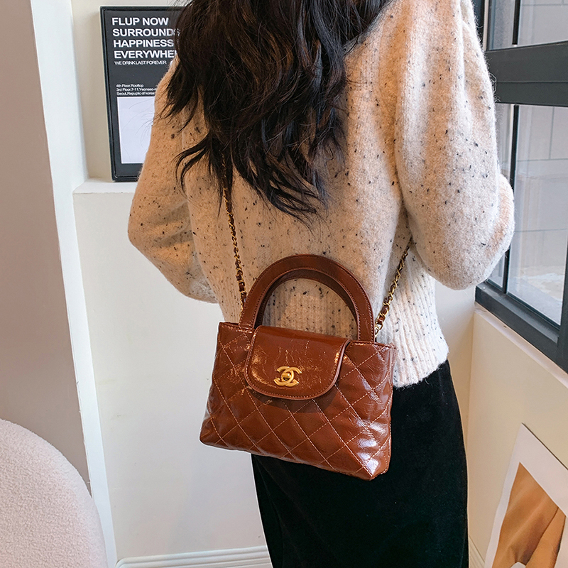 Retro กระเป๋าสะพายสุภาพสตรี Retro Diamond Chain กระเป๋าแฟชั่น All-Match กระเป๋าสะพายแบบพกพา
