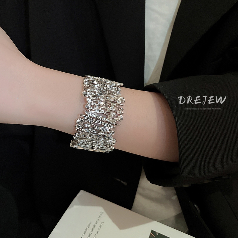 DREJEW เดรช สไตล์เย็นหลอมเหลวโลหะสร้อยข้อมือยางยืดยุโรปและอเมริกาอุตสาหกรรมหนักแนวโน้มสร้อยข้อมือ