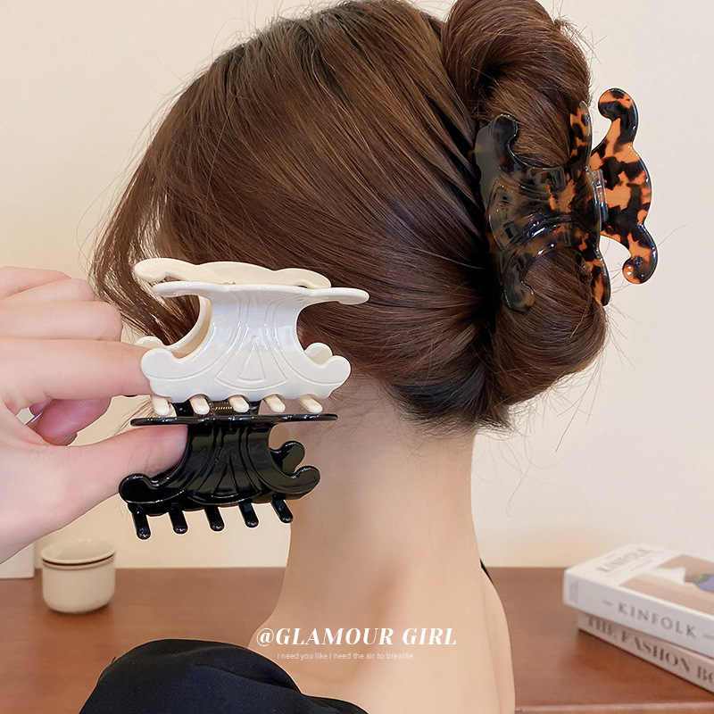กิ๊บติดผมเกาหลีคว้าคลิป Minimalist Letter Medium Girl Hair Headpiece