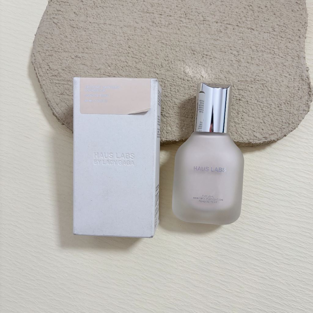 Haus LABS BY LADY GAGA Triclone Skin Tech รองพื้นปกปิดปานกลางพร้อม Arnica Fermented