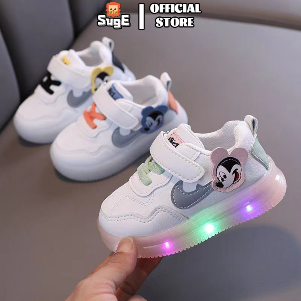 SUGE รองเท้าเด็กผู้หญิง รูปแบบการ์ตูน LED รองเท้าเด็กมีไฟ