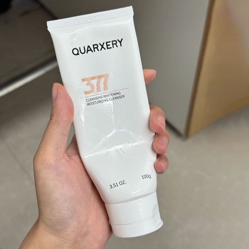 Qurarxery 377 skin whiten Facial cleanser ทําความสะอาดล้ําลึก Moisturize Lighten skin tone 100ml