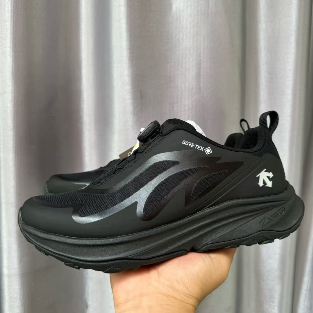 กันน้ํา DESCENTE Running GORE-TEX พื้น BOA นุ่มและยืดหยุ่น ระบายอากาศได้ดี และสบาย รองเท้าวิ่ง LAVIT