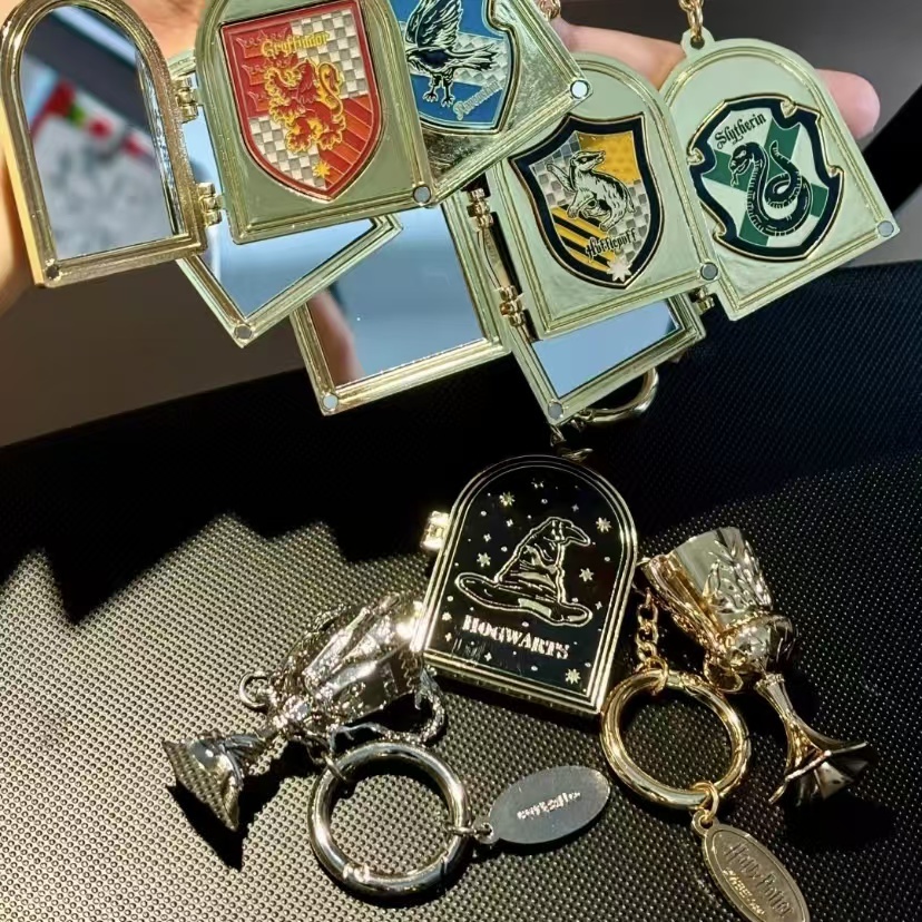 Miniso Harry Potter镜子挂件 Gryffindor Slytherin Ravenclaw Hufflepuff
