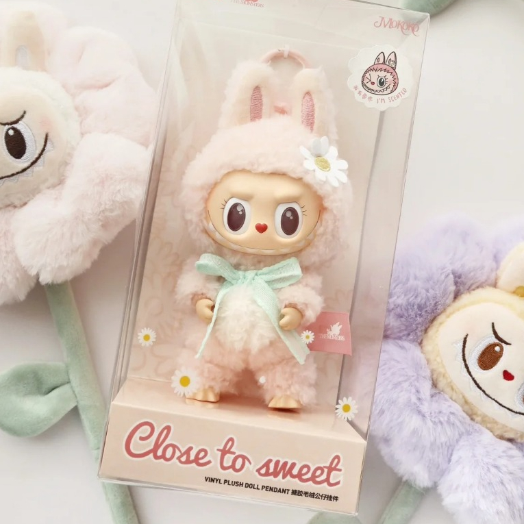 Popmart Labubu MOKOKO Sweety Series CLOSE TO SWEET Vinyl Face กล่องตาบอดของเล่นตุ๊กตาจี้ 17 ซม.