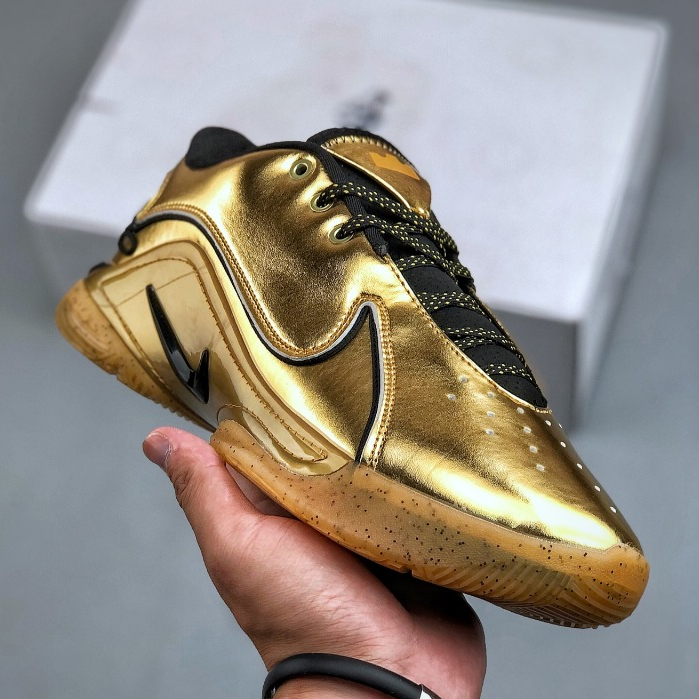 รองเท้าบาสเก็ตบอล LeBron XXII FZ1095-681 FZ1095-101