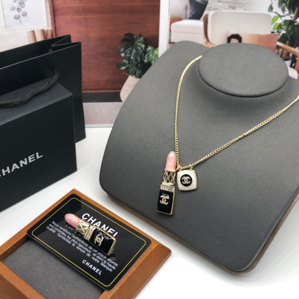 เทรนด์แฟชั่น สร้อยคอจี้ลิปสติกตัวอักษร cc ใหม่ ทอง 18K