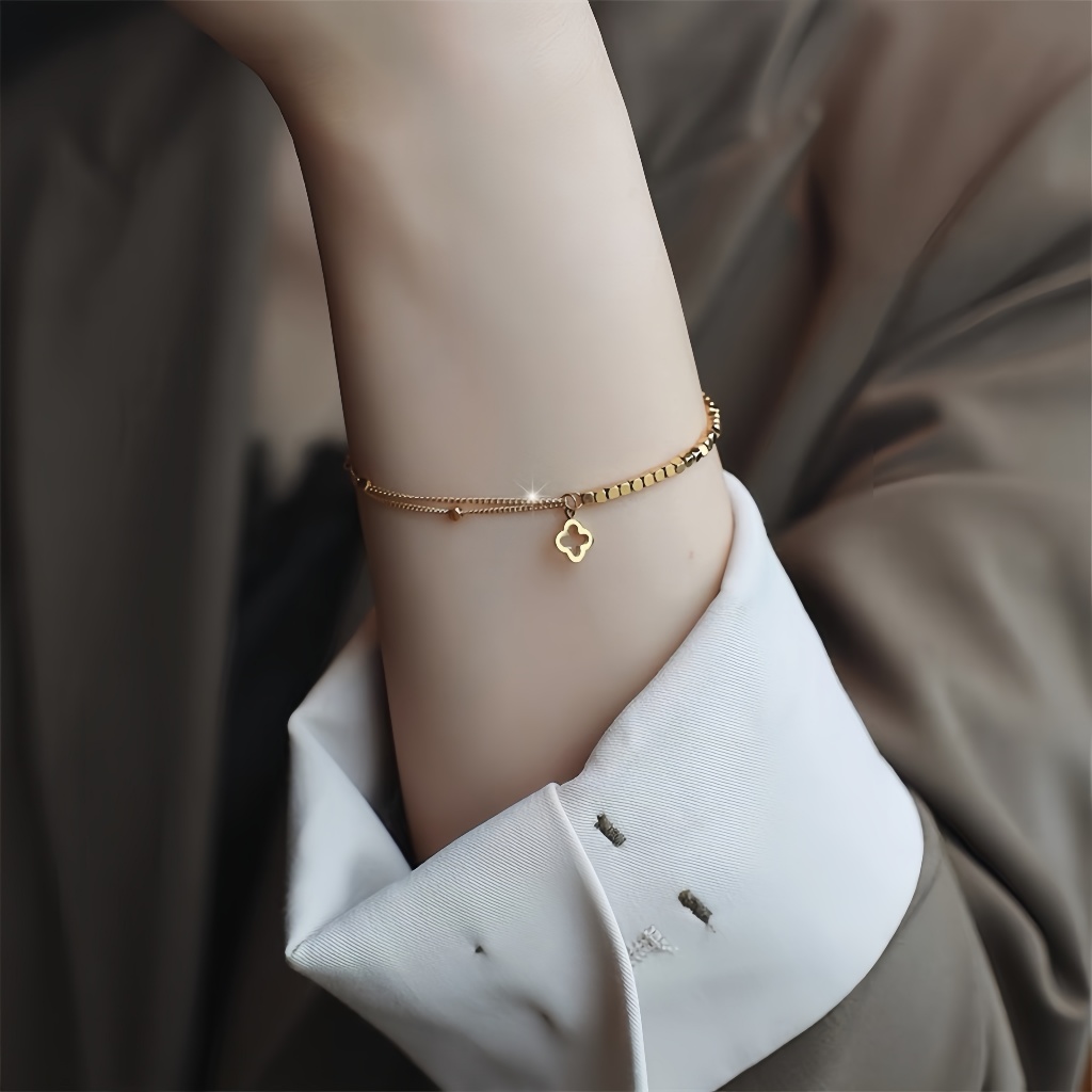 Golden Square Four-leaf Clover Double-Layerไม่สมมาตรสร้อยข้อมือเหล็กไทเทเนียม18K Gold-Platedที่ไม่ซ้ํากันAll-Matchญี่ปุ่นเกาหลีอารมณ์Mini