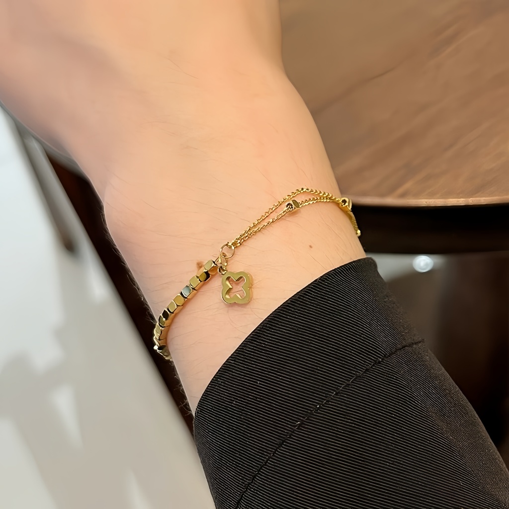 Golden Square Four-leaf Clover Double-Layerไม่สมมาตรสร้อยข้อมือเหล็กไทเทเนียม18K Gold-Platedที่ไม่ซ้ํากันAll-Matchญี่ปุ่นเกาหลีอารมณ์Mini - รูปที่ 4