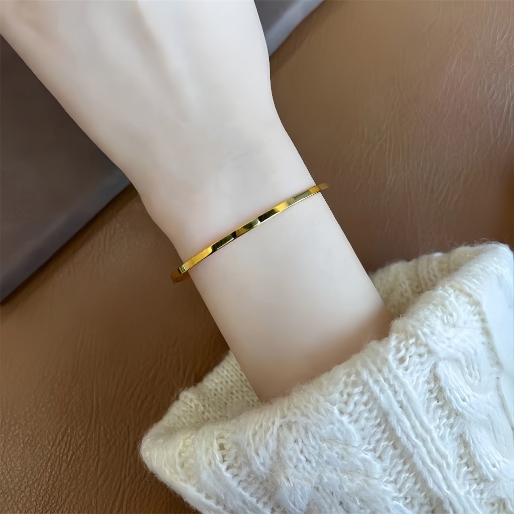 หรูหรามันวาวไทเทเนียมเหล็กธรรมดาแหวนสร้อยข้อมือ Sansheng III Non-Fade Gold Texture ชุบ 18k Stacked Fine สร้อยข้อมือ