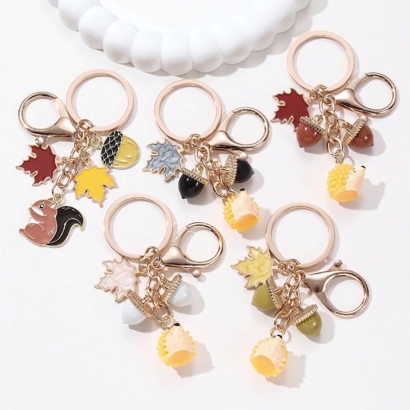 น่ารักเม่นกระรอก Maple Leaf สัตว์ฤดูใบไม้ร่วง Enamnel พวงกุญแจสําหรับของขวัญวันขอบคุณพระเจ้า