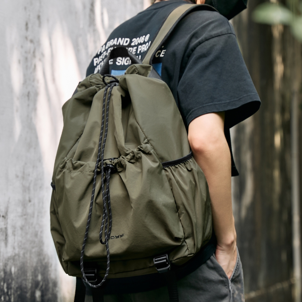 Moyyi กีฬากลางแจ้งกระเป๋าเป้สะพายหลังผู้ชายน้ําหนักเบา Water-Repellent Drawstring กระเป๋าเดินทาง