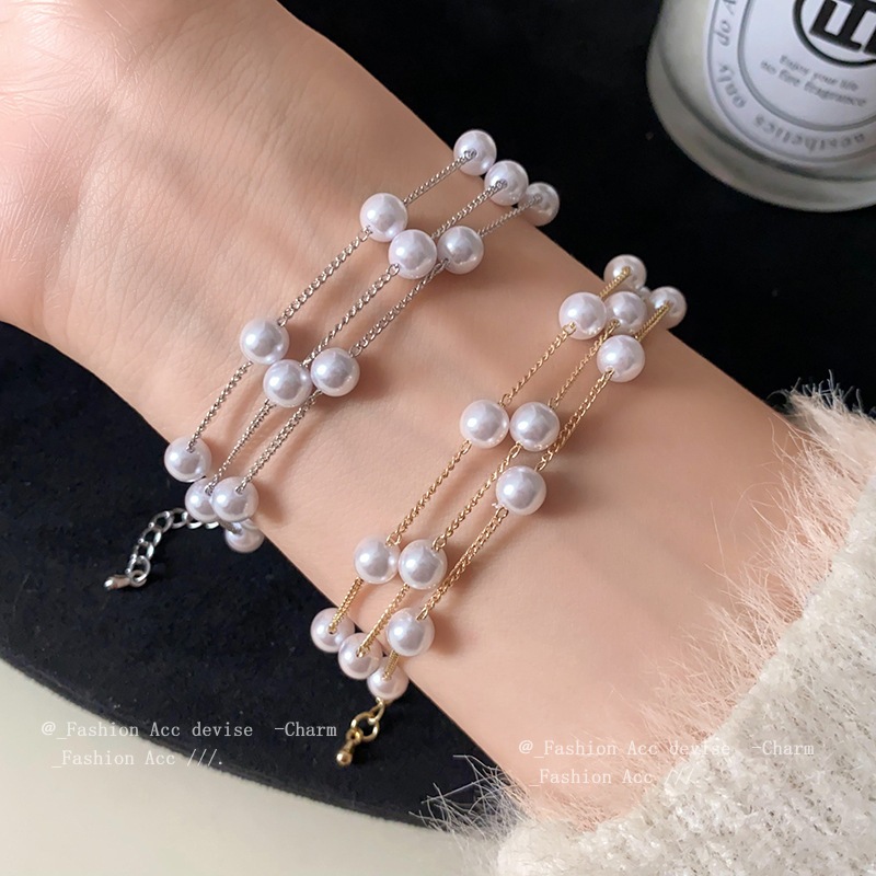 สร้อยข้อมือมุกเทียมทรงกลมหลายชั้นที่เรียบง่าย สร้อยข้อมืออารมณ์ทันสมัยหรูหราย้อนยุคพร็อพออกแบบเครื่องประดับมือขายส่ง