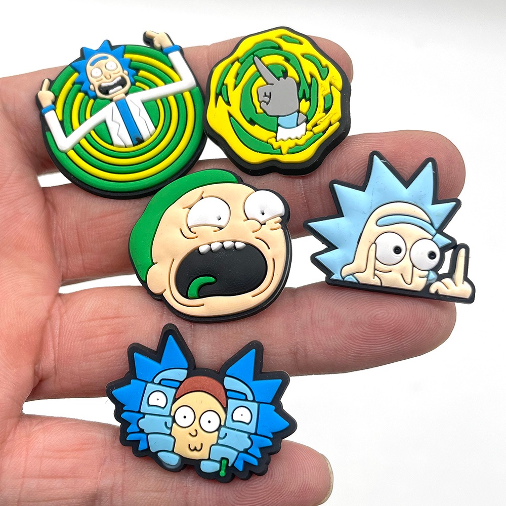 การ์ตูน Jibbitz 1pcs Disney, Marvel, Sanrio Crocs รองเท้า charms PVC อุปกรณ์เสริมสวนรองเท้าตกแต่ง DIY รองเท้าแตะที่ถอดออกได้รองเท้าหัวเข็มขัดเด็ก X-mas ของขวัญ