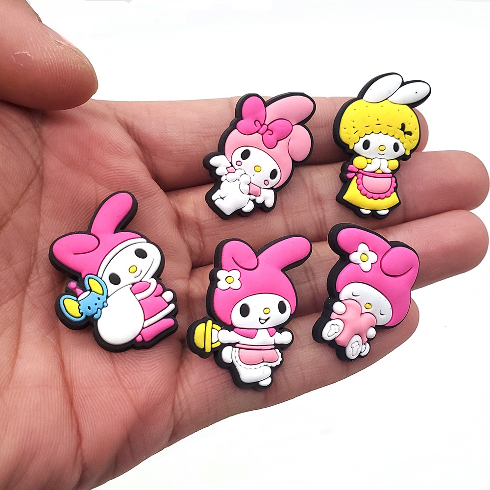การ์ตูน Jibbitz 1pcs Disney, Marvel, Sanrio Crocs รองเท้า charms PVC อุปกรณ์เสริมสวนรองเท้าตกแต่ง DIY รองเท้าแตะที่ถอดออกได้รองเท้าหัวเข็มขัดเด็ก X-mas ของขวัญ