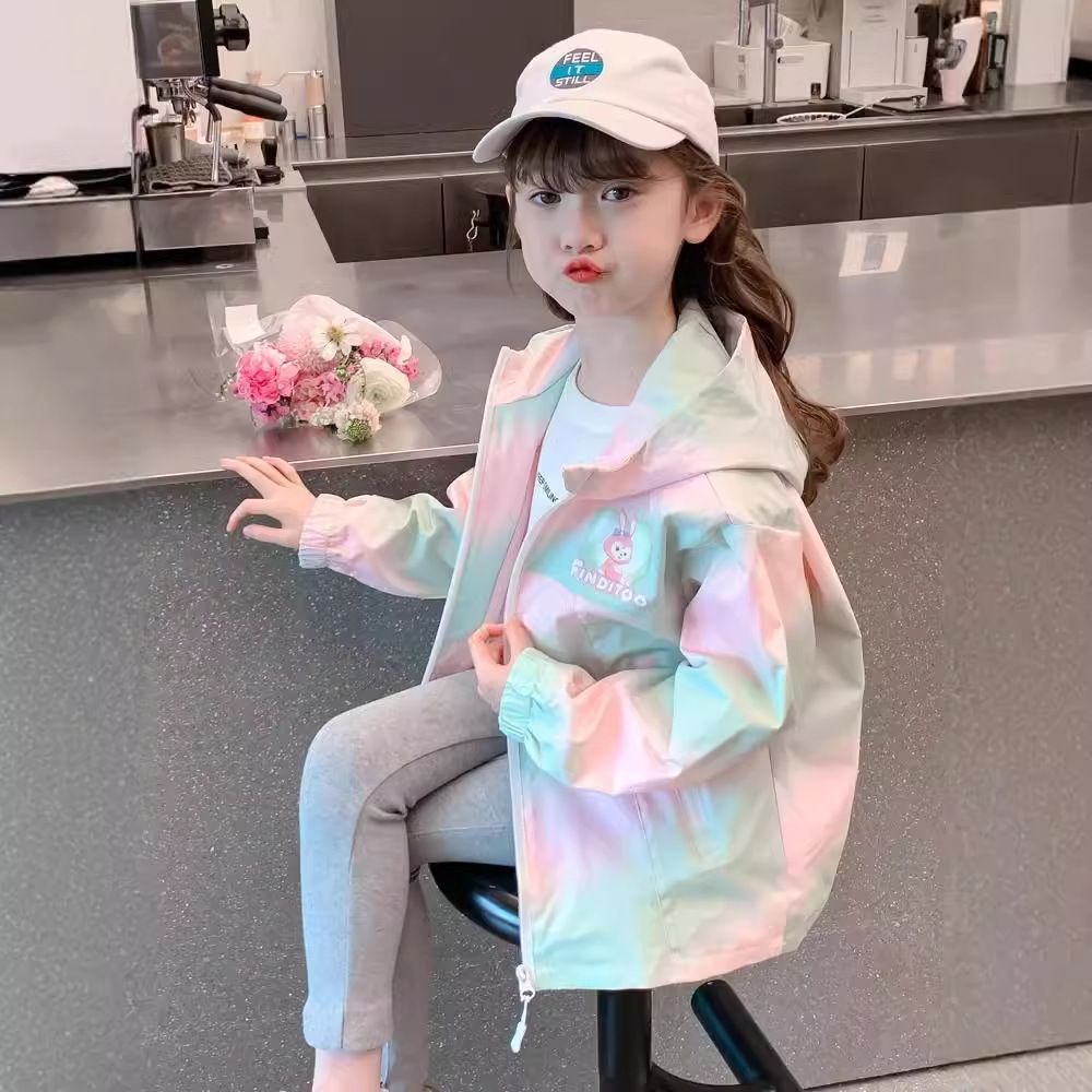 สาวแจ๊กเก็ตเด็กเสื้อผ้า2024ใหม่ฤดูใบไม้ผลิฤดูใบไม้ร่วงเด็กแจ็คเก็ตคลุมด้วยผ้าสบายๆด้านบนวัยรุ่นไล่โทนสีการ์ตูนกระต่ายพิมพ์เสื้อ