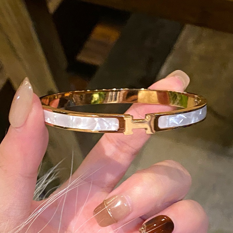 สร้อยข้อมือเหล็กไทเทเนียม สำหรับผู้หญิง ขนาดกะทัดรัด มีเอกลักษณ์ น้ำหนักเบาหรูหรา - รูปที่ 3