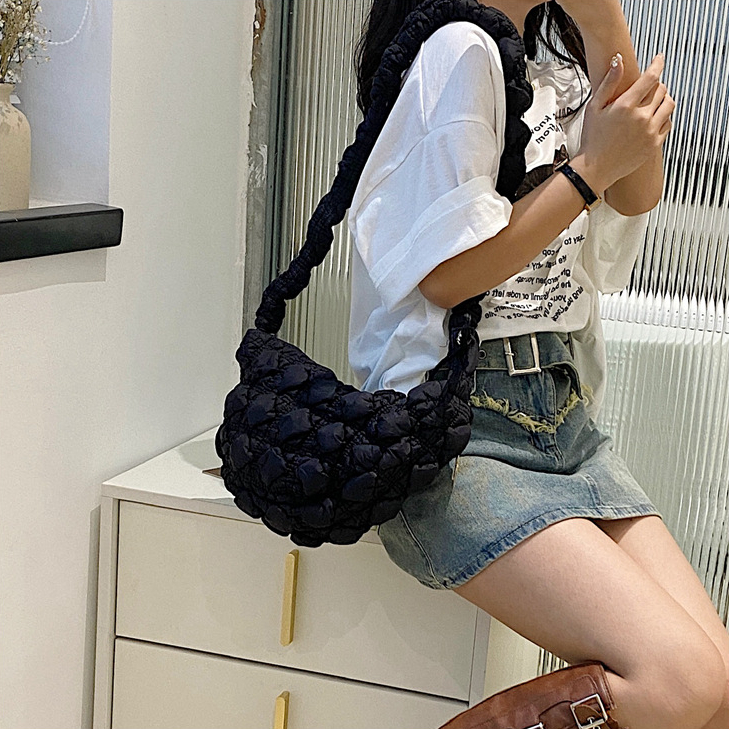 พร้อมส่ง อเนกประสงค์เมฆจีบกระเป๋าใบใหญ่ผู้หญิงสบายๆความจุขนาดใหญ่กระเป๋าเกี๊ยวกระเป๋าสะพายข้าง