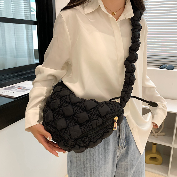 พร้อมส่ง อเนกประสงค์เมฆจีบกระเป๋าใบใหญ่ผู้หญิงสบายๆความจุขนาดใหญ่กระเป๋าเกี๊ยวกระเป๋าสะพายข้าง
