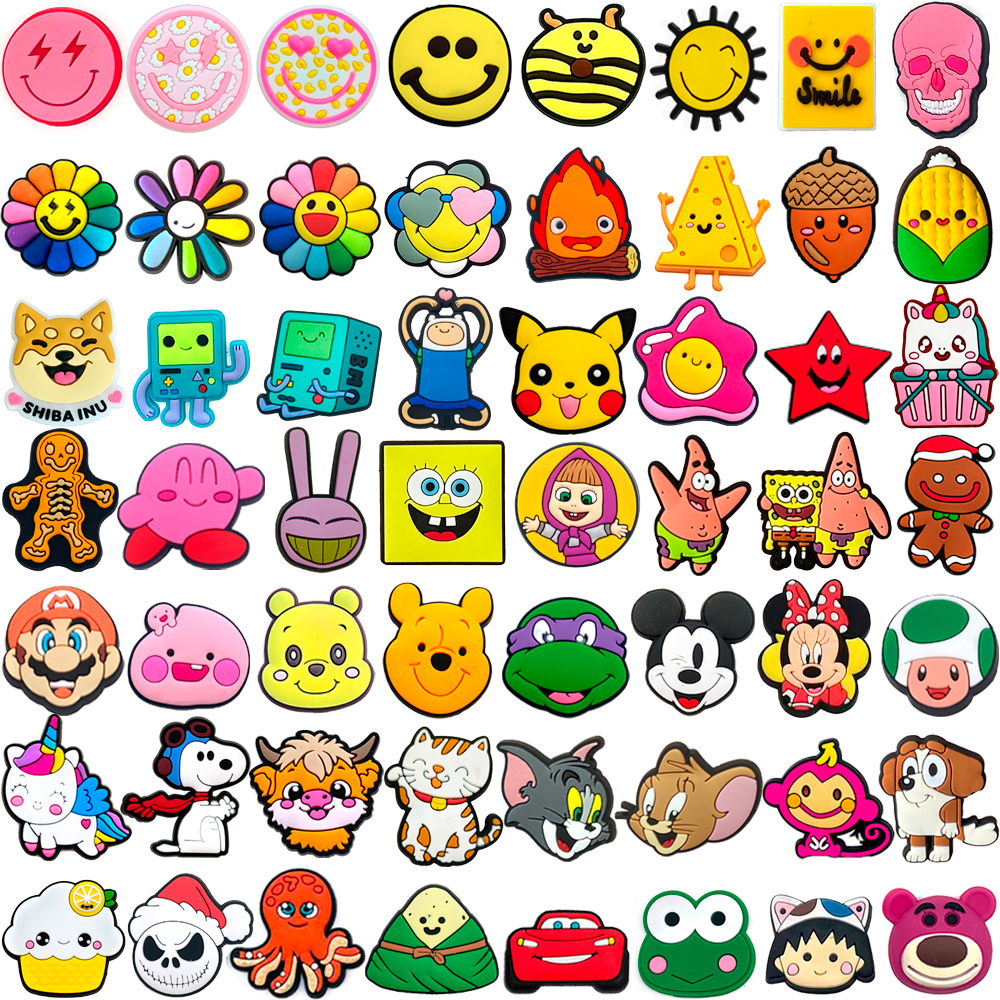 56 ชิ้นรองเท้า Charms การ์ตูนอะนิเมะอุปกรณ์ตกแต่ง PVC พร้อมหน้ายิ้มปุ่มมีความสุข