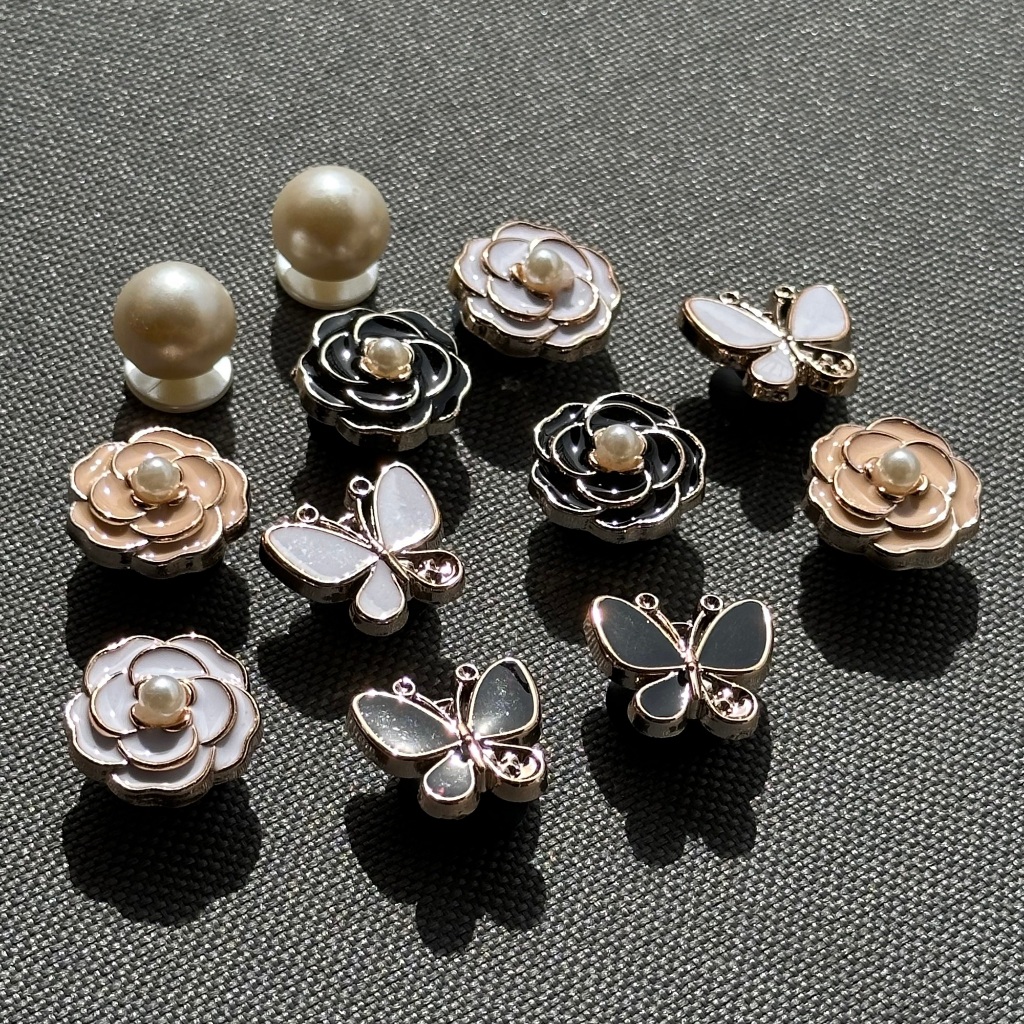 12 ชิ้น Camellia Butterfly Pearl ชุด DIY Jibbitz ชุดสําหรับ Crocs รองเท้าผู้หญิงอุปกรณ์เสริม