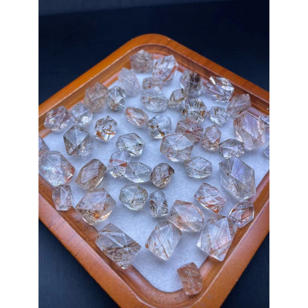 สีดําทองธรรมชาติซูเปอร์ประกอบแกะสลักชิ้นเครื่องประดับน่ารักทําเองอุปกรณ์เสริมที่เรียบง่ายทุกการแข่งขันของขวัญ