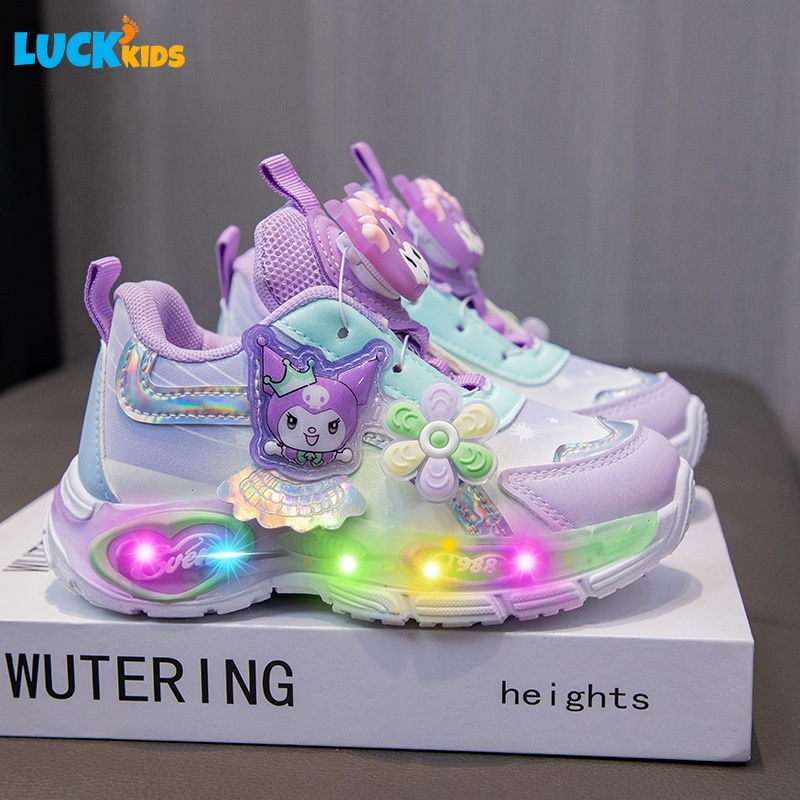 LUCK Kids รองเท้าผ้าใบเด็กผู้หญิง ไฟ นํา ลายคูโลเมะน่ารัก พื้นผิวหนัง พื้นนุ่มกันลื่น