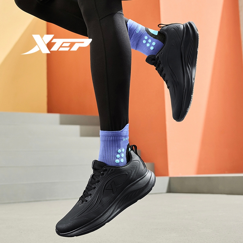 Xtep รองเท้าวิ่งผู้ชายกันน้ําน้ําหนักเบาหนังรองเท้าผ้าใบ