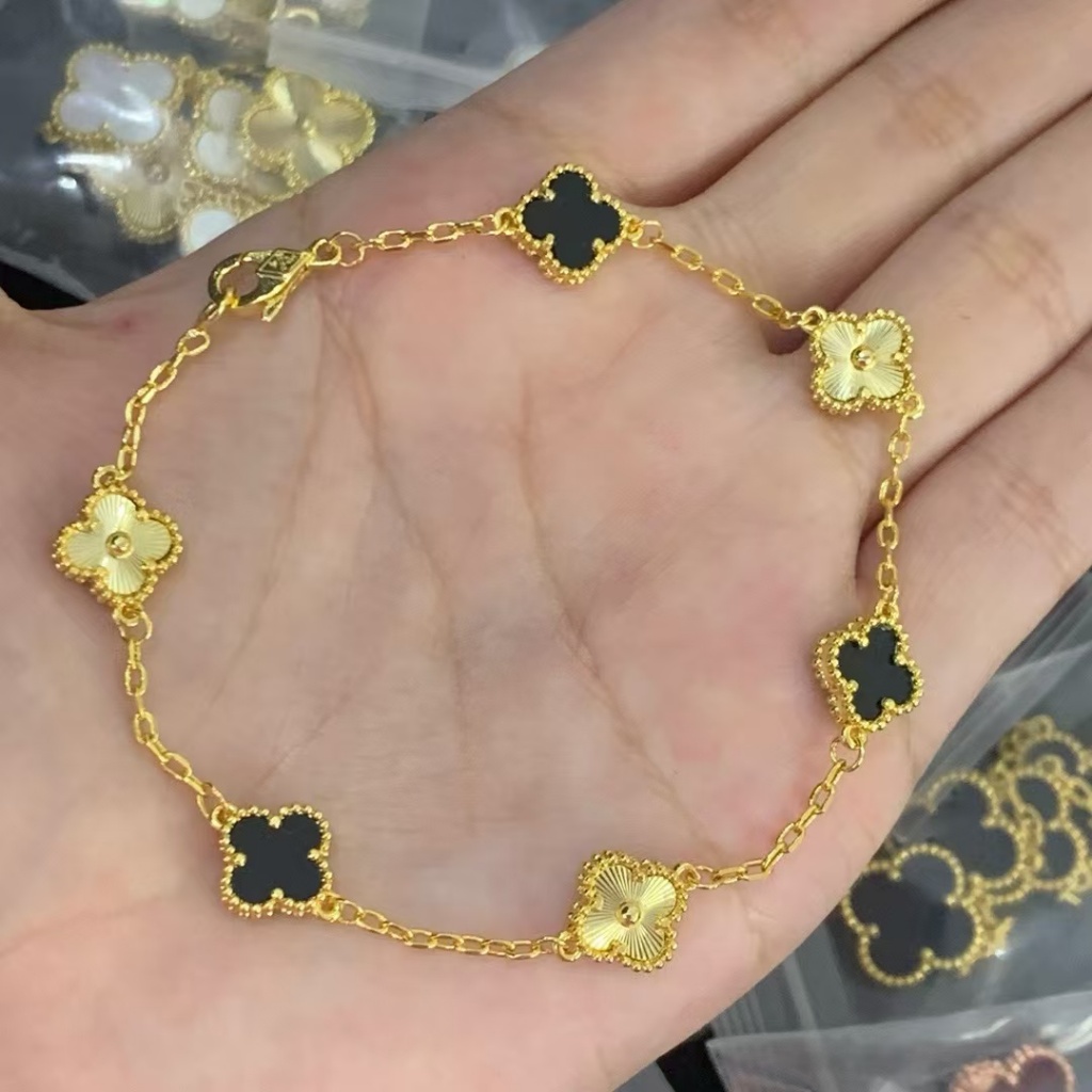 2025 สร้อยข้อมือซีรีส์ VCA Alhambra ใหม่