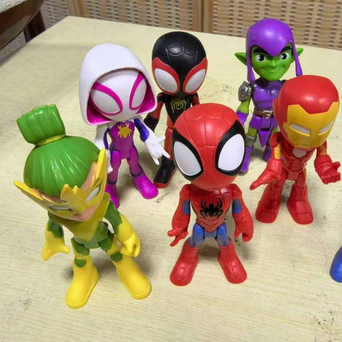 พร้อมสต็อก Spider-Man และ Magical Friends หลากหลายรุ่น Q ตุ๊กตาเคลื่อนย้ายได้ของเล่นเครื่องประดับรูป