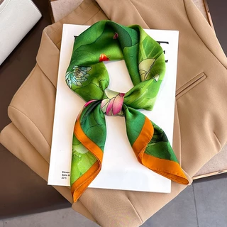 70*70cm ผ้าพันคอผ้าไหม ผ้าบัฟกันแดด แฟชั่นเกาหลี ผ้าเช็ดหน้าผืนเล็ก ลายพิมพ์วินเทจ มัลติฟังก์ชั่น เครื่องประดับ ก106