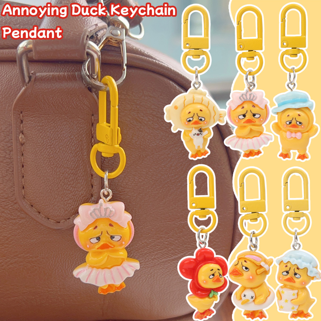 การ์ตูน Upset พวงกุญแจเป็ด-สาวกระเป๋าเป้สะพายหลัง Charm เครื่องประดับหูฟัง- Upsetduck เป็ดสีเหลืองเรซิ่นตุ๊กตาพวงกุญแจ-ทํางาน Upsets Me ของเล่นจี้-เป็ดสีเหลืองพวงกุญแจจี้