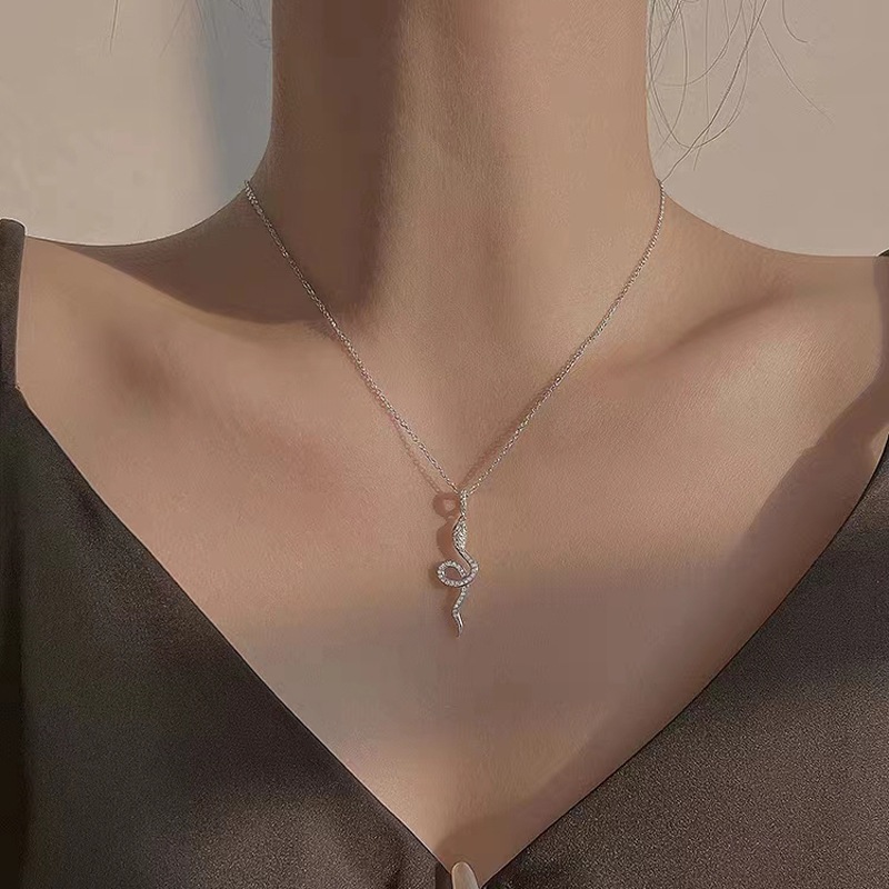 จูชิ แฟชั่นหรูหราวิญญาณงูสร้อยคอปรับของขวัญวันหยุดผู้หญิงอุปกรณ์เครื่องประดับ