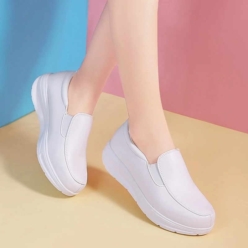 รองเท้าผ้าใบสีขาว รองเท้าพยาบาล แพลตฟอร์ม แพลตฟอร์ม ปั๊มแพลตฟอร์ม