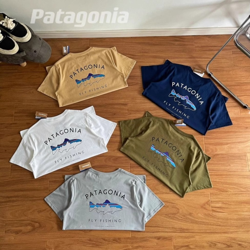 Patagonia Classic Flying Fish Series คู่เสื้อยืดแขนสั้นผ้าฝ้ายพิมพ์ลายสไตล์เดียวกันสําหรับผู้ชายและผู้หญิงอินเทรนด์