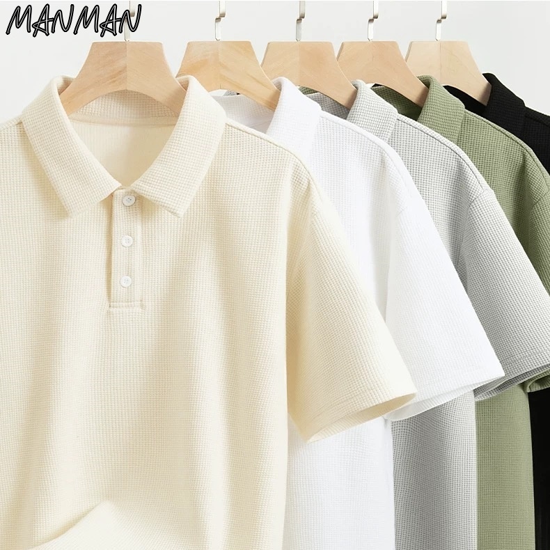 MANMAN เสื้อโปโลผู้ชาย รุ่นคู่รัก สีล้วน เรียบง่าย แขนสั้นคอปก แบบบาง