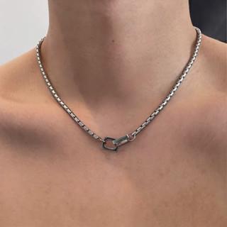 สร้อยคอหัวเข็มขัดคู่เหล็กไทเทเนียมถนนฮิปฮอปแฟชั่นบุคลิกภาพอุ…