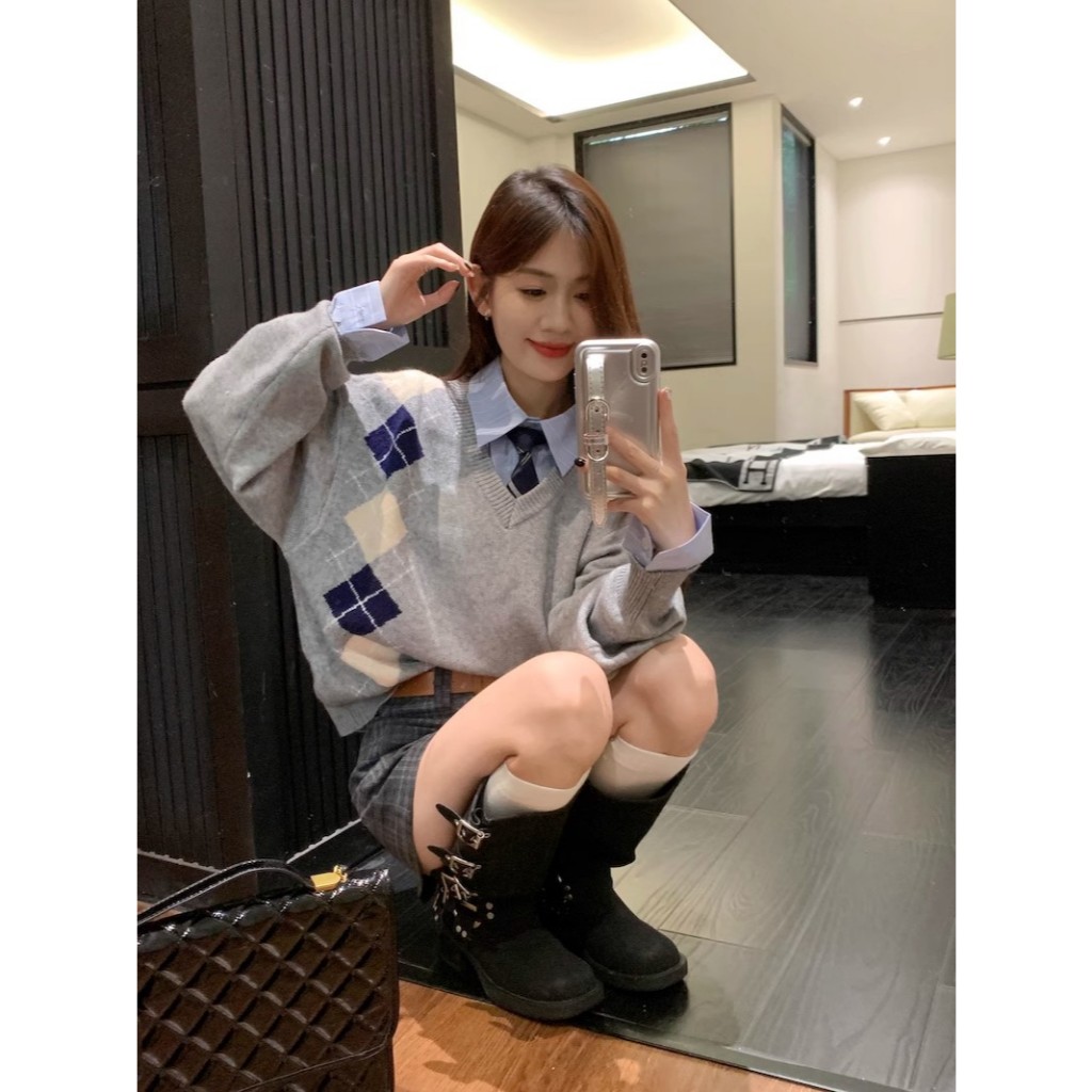 NZN สไตล์เกาหลีรูปแบบใหม่เพชรเสื้อกันหนาวขี้เกียจหลวมคอวีย้อนยุคกระโหลกสไตล์เสื้อสวมหัวด้านบน