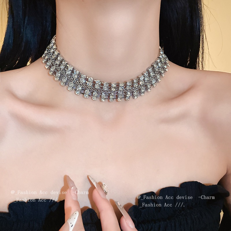 เพชรชุดสี่เหลี่ยมตาข่ายสร้อยคอยุโรปและสหรัฐอเมริกาแสงหรูหราอาวุโสความรู้สึกกระดูกไหปลาร้าโซ่ชุดอารมณ์ทั้งหมดปกขายส่ง