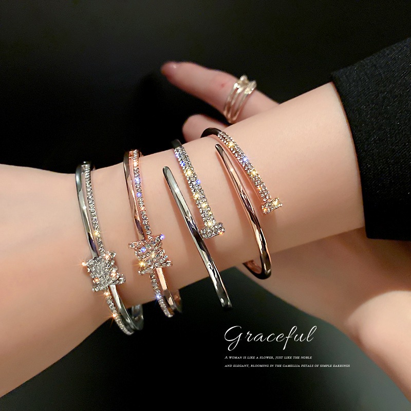 สร้อยข้อมือเพชรคุณภาพสูง ins niche design เปิดสร้อยข้อมือแฟชั่นแบบปรับได้เครื่องประดับใหม่ผู้หญิง