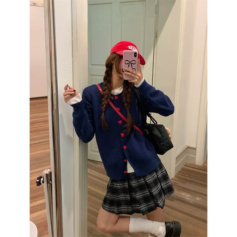 เสื้อคาร์ดิแกนถักปุ่มหัวใจอินเทรนด์เสื้อแจ็คเก็ตเสื้อกันหนาวขนาดใหญ่แสนสบายสําหรับผู้หญิงฤดูใบไม้ร่วงนี้