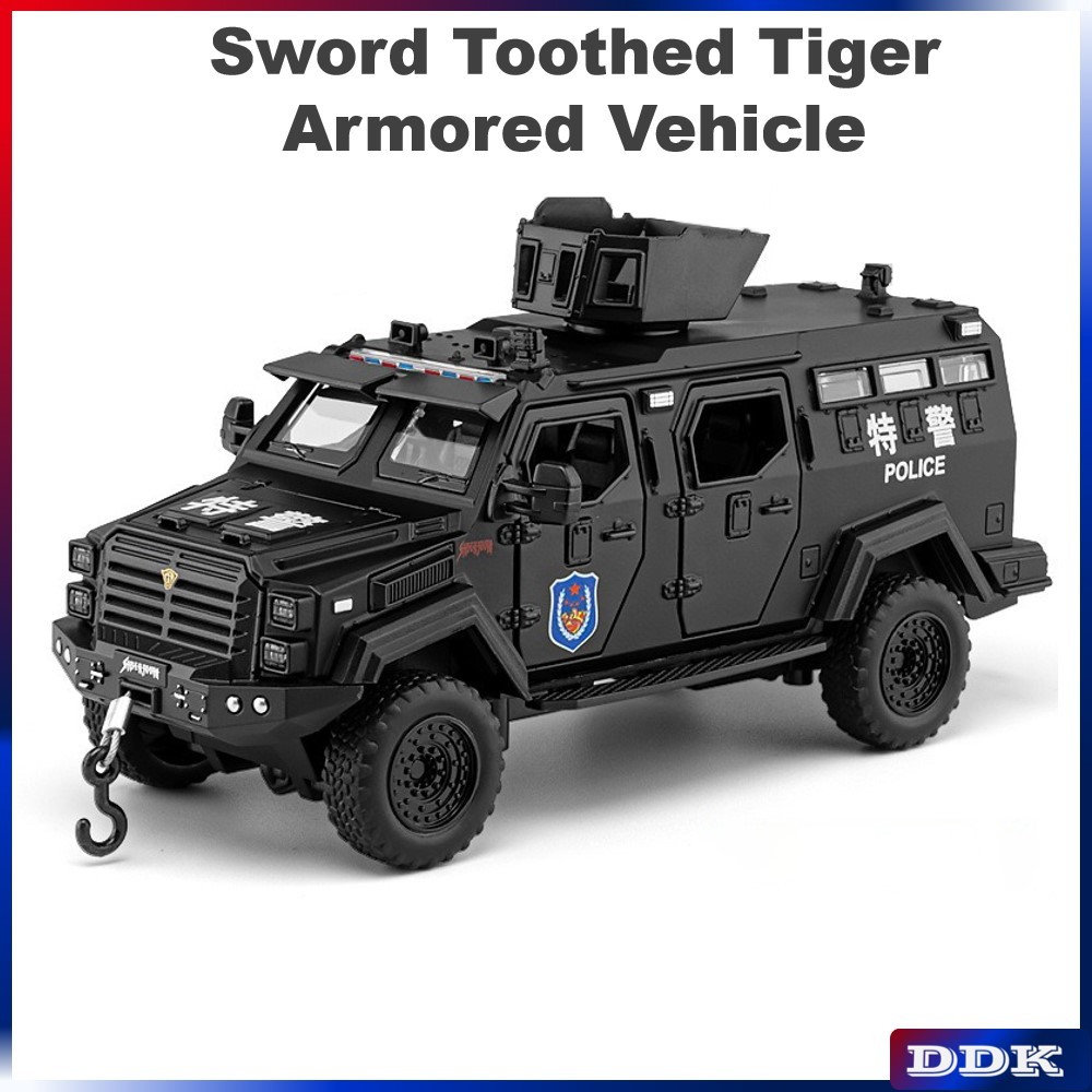 1:32 Sword Toothed Tiger Armored Vehicle Diecast Alloyโมเดลรถของเล่นเด็กเพื่อนของขวัญคริสต์มาส
