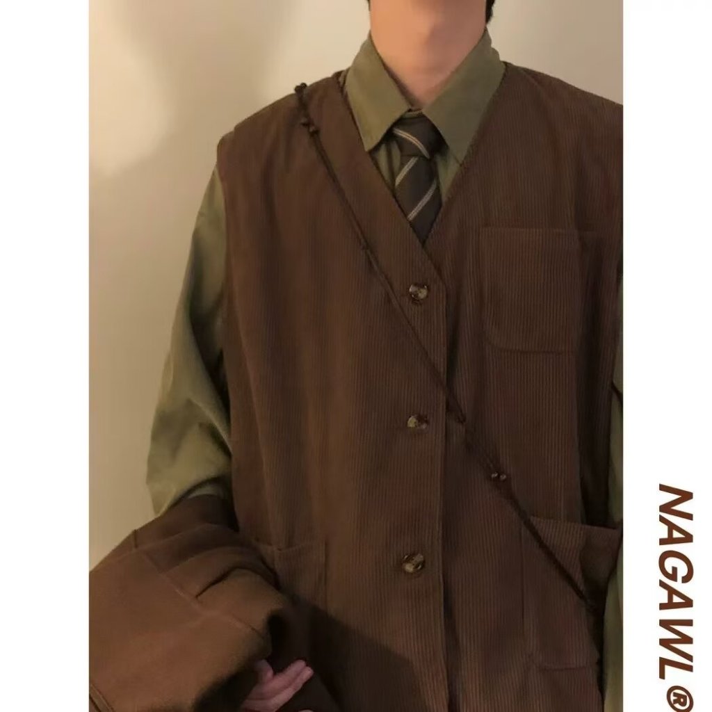 ผ้าลูกฟูก เสื้อกั๊กหลวมเสื้อกั๊กผู้ชายฤดูใบไม้ร่วงญี่ปุ่นย้อนยุคเสื้อกั๊กถนนสวมใส่สบายๆ คนพาล หล่อแจ็คเก็ตแขนกุดผู้ชาย