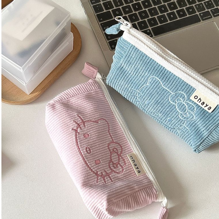 โอยา | Hello kitty Corduroy Pencil Case ความจุขนาดใหญ่สามเหลี่ยมกล่องดินสอ kt กล่องดินสอชายหญิงเครื่องเขียนของขวัญ