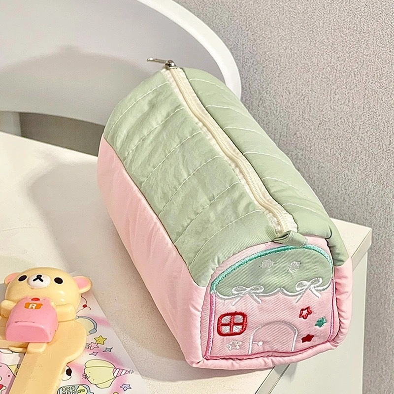ins Creative Pink Little House กล่องดินสอนักเรียนความจุขนาดใหญ่หลายชั้นกล่องดินสอสามมิติ Super Soft กระเป๋าเก็บเครื่องเขียน