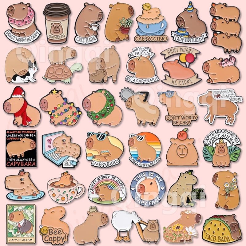 ตลกน่ารัก Capybara Hippo เข็มกลัด Pins การ์ตูน Bee Cappy Capybara เข็มกลัดป้ายโลหะกระเป๋าเป้สะพายหลังเครื่องประดับของขวัญสําหรับเพื่อน