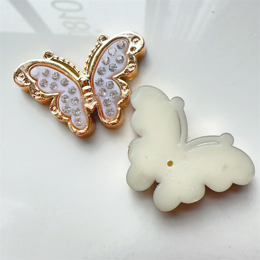 Usoq Jibbitz Crocs การ์ตูนหมีทองดอกไม้ถ้ํารองเท้าหัวเข็มขัด DIY อุปกรณ์เสริม Crocs Charm Jibbitz ปุ่ม