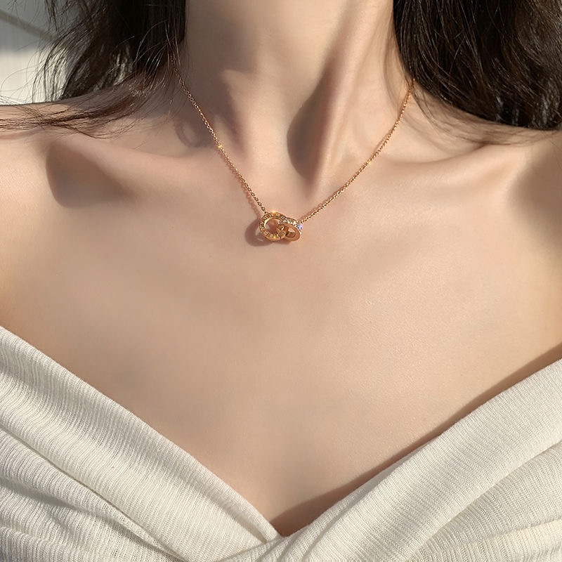LAVANDE สแตนเลสสร้อยคอเพชรหญิงตัวเลขโรมันแหวนคู่จี้ Rose Gold Non-Fade Clavicle Chain KS7P