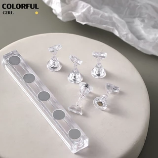พร้อมส่ง แท่นวางเล็บปลอมสำหรับฝึกทำเล็บ ที่วางเล็บปลอม อุปกรณ์ช่วยตกแต่ง ฐานวางปลอม กล่อง ตัว 5 ชิ้น+1แท่นที่เป็นแม่เหล็ก